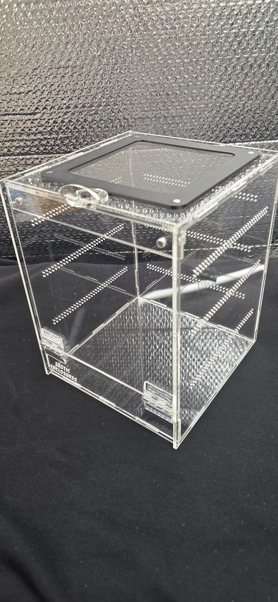 Mantis Enclosure Glued